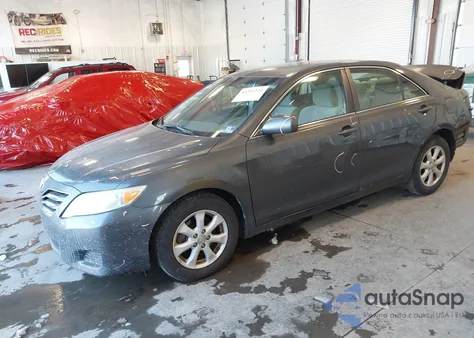 2011 Toyota Camry Le z USA, uszkodzony, nr VIN 4T1BF3EK5BU649996